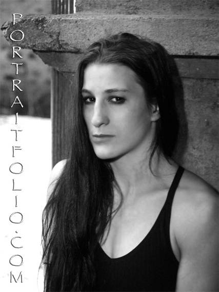 ANGELAHEADSHOTP2130998.jpgw427h570